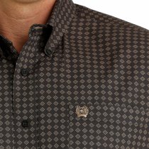 Men’s clothing from Ariat and Cinch – jeans, shirts, outerwear, and casual styles from Tack Room Inc.