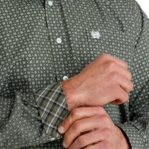 Men’s clothing from Ariat and Cinch – jeans, shirts, outerwear, and casual styles from Tack Room Inc.
