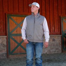 Men’s outerwear from Ariat, Cinch & Outback Trading — softshell jackets, vests & winter coats.
