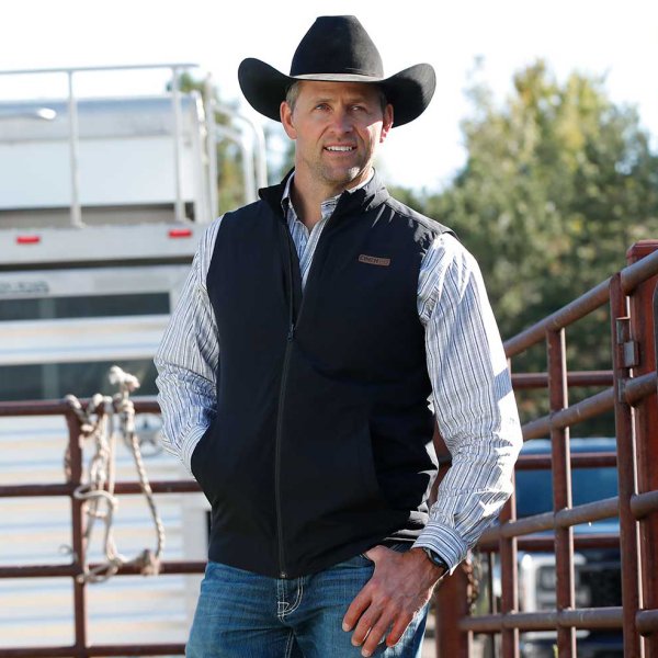 Men’s outerwear from Ariat, Cinch & Outback Trading — softshell jackets, vests & winter coats.