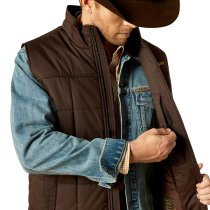 Men’s outerwear from Ariat, Cinch & Outback Trading — softshell jackets, vests & winter coats.