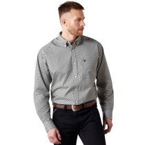 Men’s clothing from Ariat and Cinch – jeans, shirts, outerwear, and casual styles from Tack Room Inc.