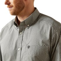 Men’s clothing from Ariat and Cinch – jeans, shirts, outerwear, and casual styles from Tack Room Inc.