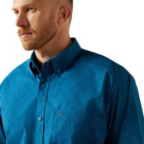 Men’s clothing from Ariat and Cinch – jeans, shirts, outerwear, and casual styles from Tack Room Inc.