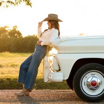 Ariat Jasmine Wide Leg Crop Jeans in Perfect Rise