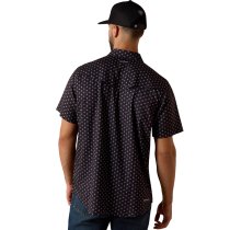 Men’s clothing from Ariat and Cinch – jeans, shirts, outerwear, and casual styles from Tack Room Inc.